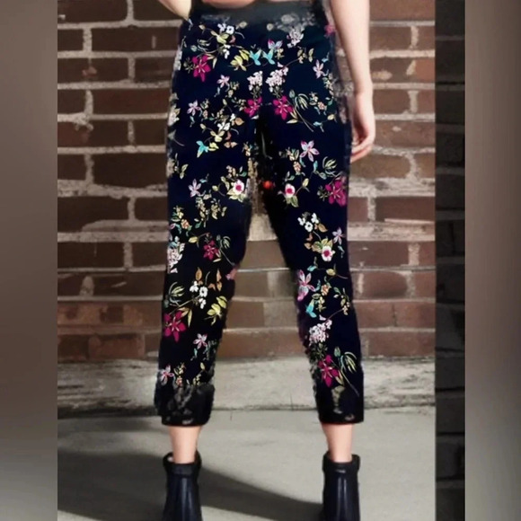 🔥HOST PICK🔥 Laura Petites/ Black floral pants/ Stretch/ Size US M petite - Picture 2 of 6
